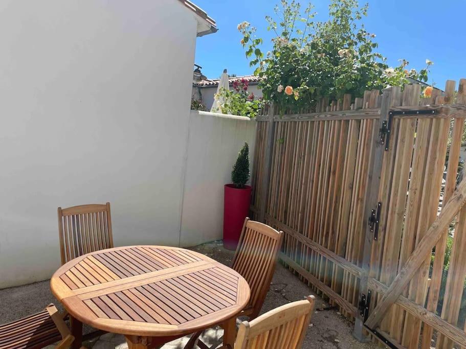 Maison De Vacances La Flotte 00491Ui Екстериор снимка