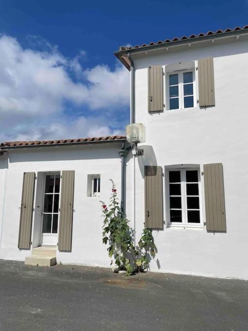 Maison De Vacances La Flotte 00491Ui Екстериор снимка