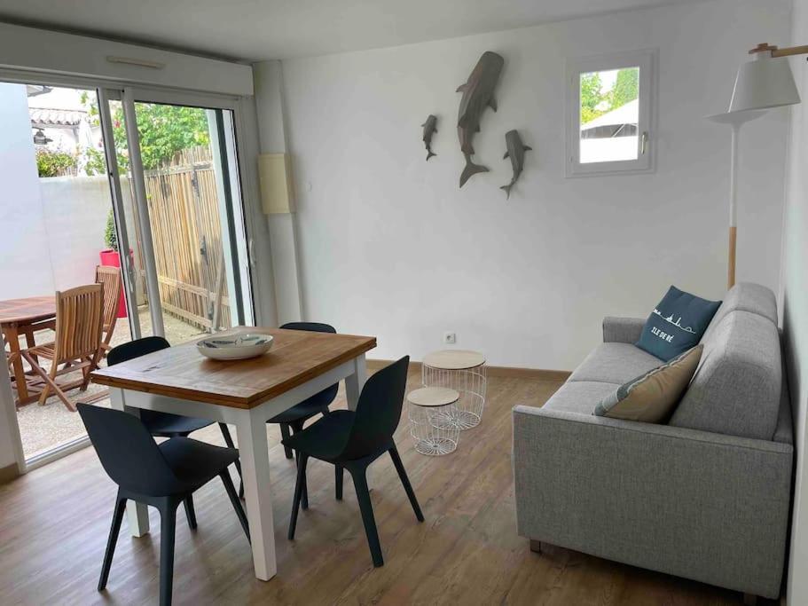 Maison De Vacances La Flotte 00491Ui Екстериор снимка