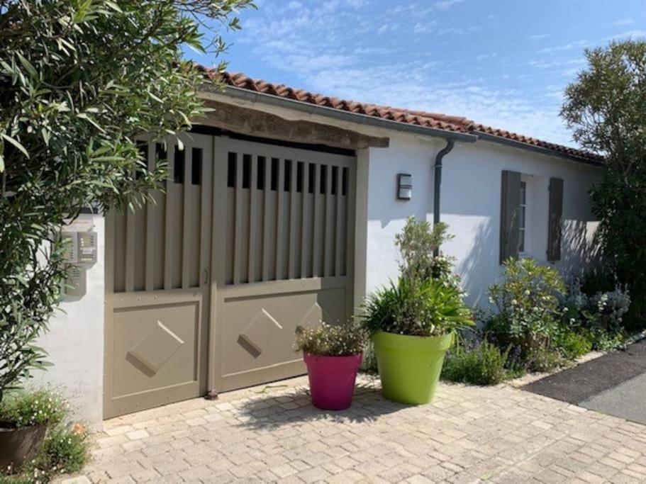 Maison De Vacances La Flotte 00491Ui Екстериор снимка